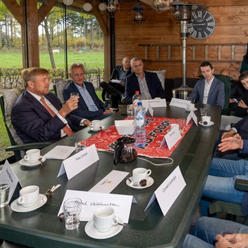 Werkbezoek Koning tafel Veluwe Arrangement.jpg